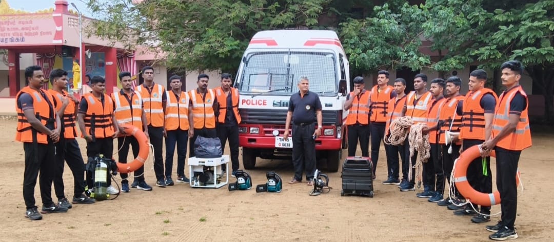 மீட்பு பணிக்காக தேசிய பேரிடர் மீட்பு படையினர்