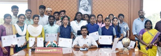 தமிழ்வளர்ச்சித் துறை சார்பில் நடந்த கவிதை, கட்டுரை போட்டி