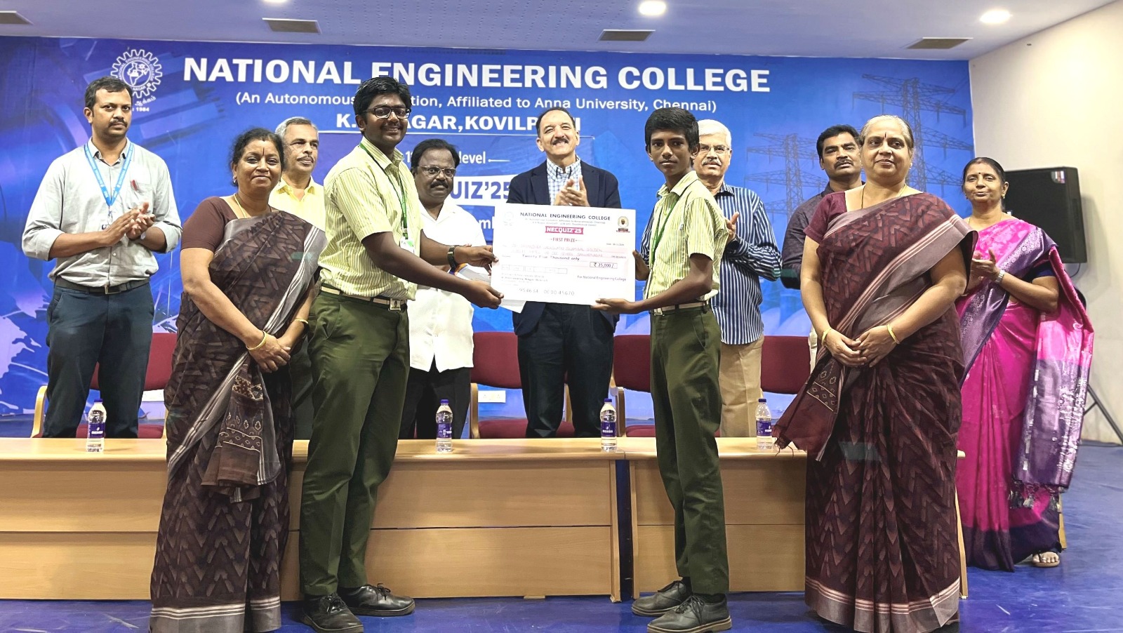 வினாடி வினா போட்டியில்  நெல்லை மாணவர்கள் முதலிடம்