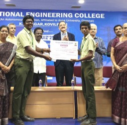 வினாடி வினா போட்டியில்  நெல்லை மாணவர்கள் முதலிடம்