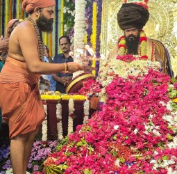 ஸ்ரீலஸ்ரீ மாசிலாமணி தேசிக ஞானசம்பந்த பரமாச்சாரிய சுவாமிகளுக்கு நேற்று நடந்த மணிவிழா