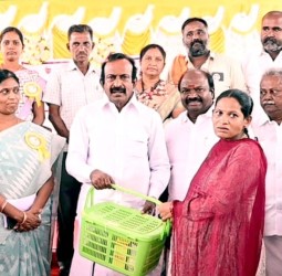 ஈரோடு நசியனூர்,பாரதி கல்வி நிலையத்தில் நேற்று நடந்த மருத்துவ முகாம்