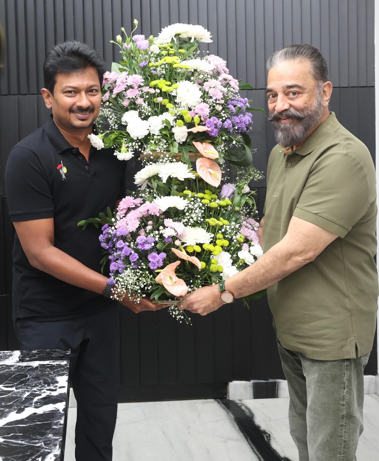 கமல்ஹாசன் எம்.பி. நேரில் சந்தித்து பிறந்தநாள் வாழ்த்து