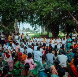 செட்டிக்கரை கிராமத்தில் கிராமசபைக் கூட்டத்தில் பாஜக மாநிலத் தலைவர் நயினார்நாகேந்திரன்