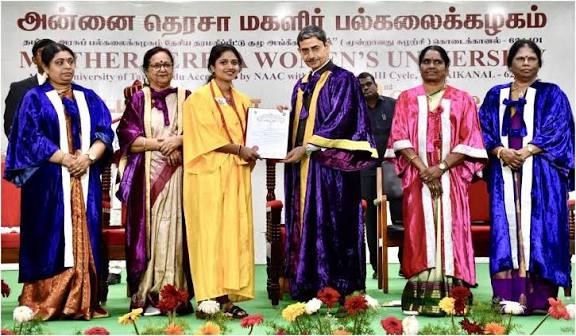 கொடைக்கானல் அன்னை தெரசா பல்கலை.யில் மாணவிகளுக்கு பட்டம் - ஆளுநர் ரவி வழங்கினார்!