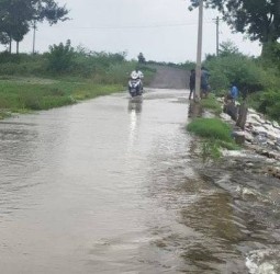 தொடர் கனமழையால் பெரிய ஏரி நிரம்புகிறது