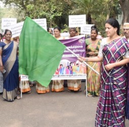 காஞ்சி கலெக்டர் அலுவலக வளாகத்தில் நடந்த விழிப்புணர்வு பேரணி