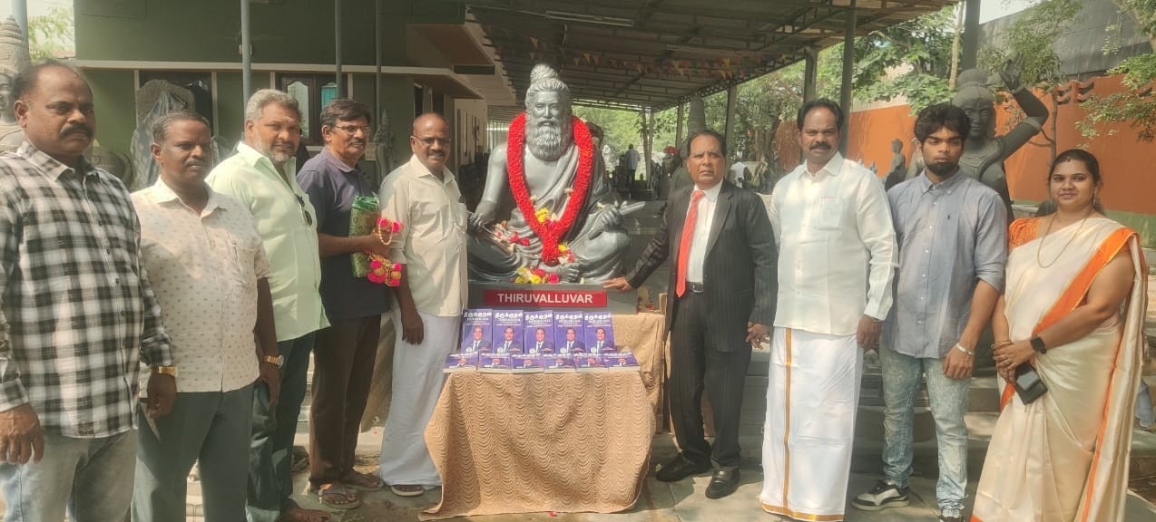 மல்லை தமிழ்ச்சங்கம் மற்றும் உலக தமிழ்சங்கம் சார்பில் வடிவமைக்கப்பட்ட 4.2 அடி உயர திருவள்ளூவர் சிலை