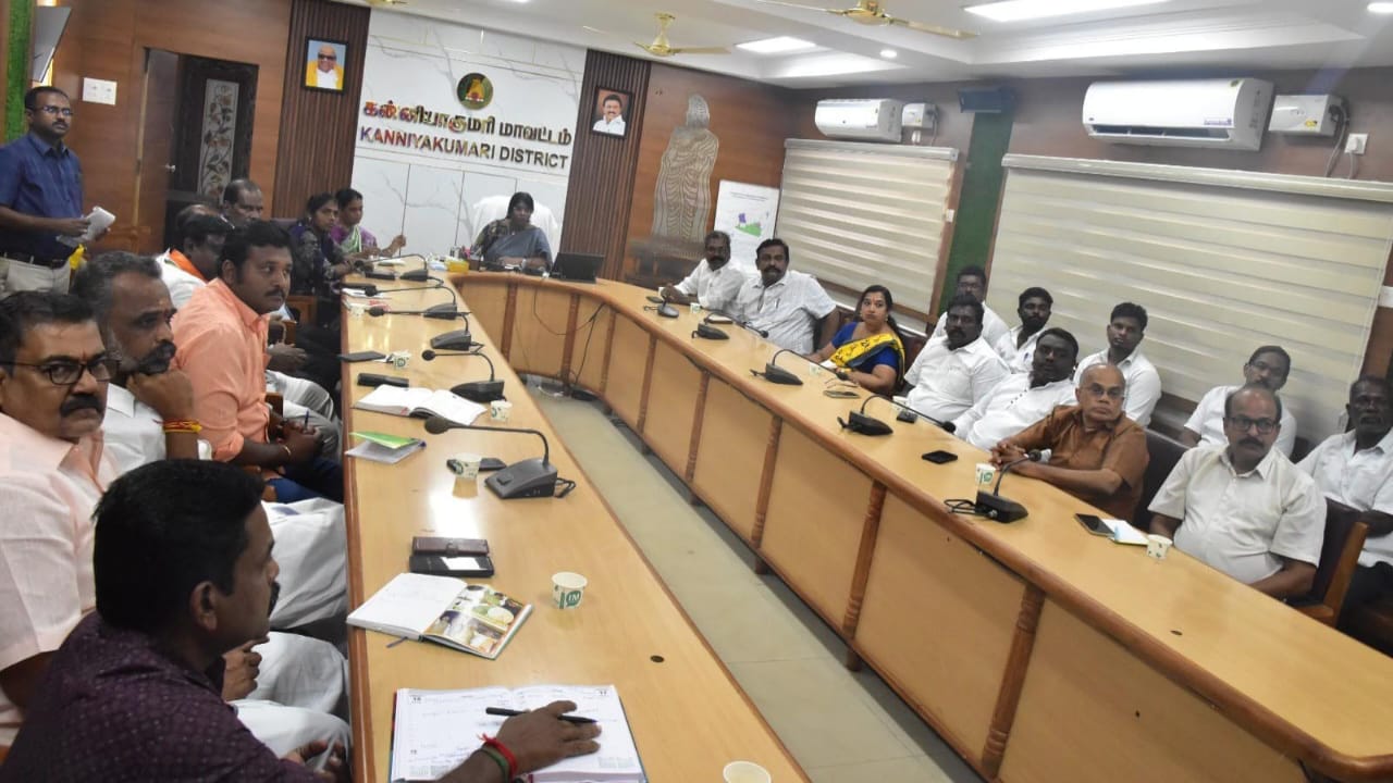 கலெக்டர் அழகுமீனா, எஸ்ஐஆர் படிவங்கள் தொடர்பாக ஆலோசனை