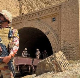 பாக். ராணுவ தாக்​குதல்: பலுசிஸ்​தானில் 18 போராளி​கள் உயி​ரிழப்பு