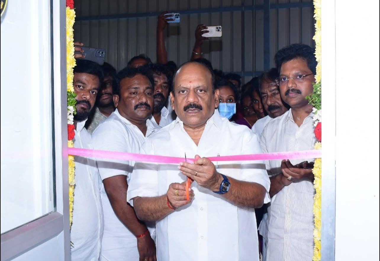 தி.மு.க தகவல் தொழில்நுட்ப அணி சார்பில் அமைக்கப்பட்டுள்ள அண்ணா அறிவகம்