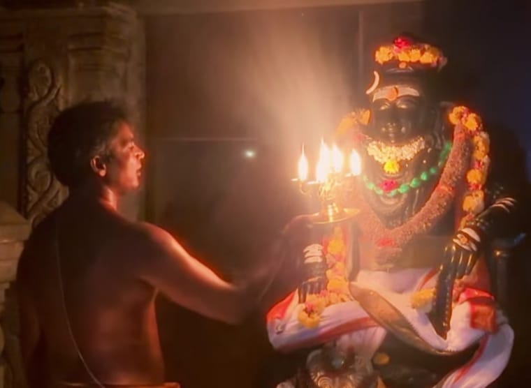 உக்கல் அருள்மிகு மடாவளம் ஸ்ரீ காமாட்சி அம்பாள் கோயிலில் ஸ்ரீ சந்திரமவுலீஸ்வரருக்கு அன்னாபிஷேகம்: