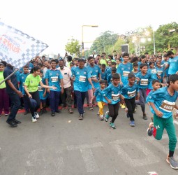 சென்னை ரன்ஸ் 2025-ன் பல்வேறு பிரிவு ஓட்டங்கல்