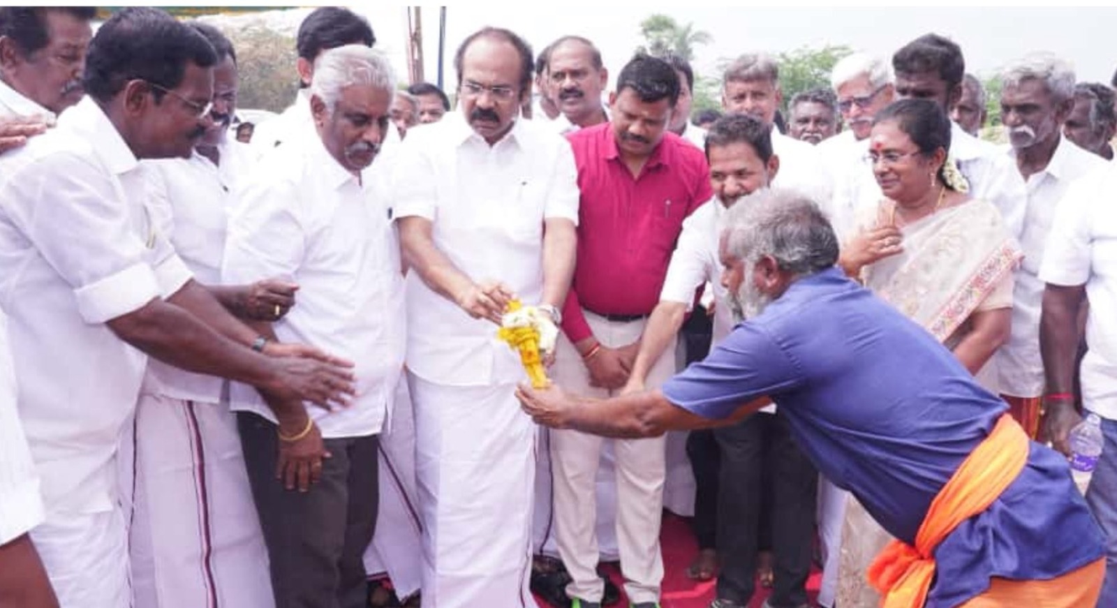 புதியதாகக் கட்டப்படவுள்ள உயர்மட்ட பாலம் அமைக்கும் பணிகளுக்கு அமைச்சர் தங்கம்தென்னரசு நேற்று அடிக்கல்