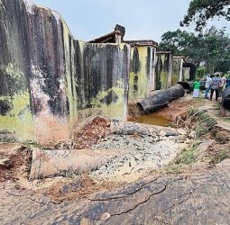 கொச்சியில் திடீரென இடிந்த நீர்த்தேக்கத் தொட்டி: மொத்தமாக வெளியேறிய 1.3 கோடி லிட்டர் தண்ணீர்