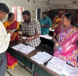 செம்பனார்கோவில் பகுதியில் எஸ்ஐஆர் படிவங்கள்பதிவேற்றும் பணிகளை கலெக்டர் ஸ்ரீகாந்த் நேற்று ஆய்வு