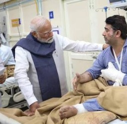 டெல்லியில் நடந்தது பயங்கரவாத தாக்குதல்’: மத்திய அரசு அறிவிப்பு  சிகிச்சையில் இருப்பவர்களுக்கு பிரதமர் மோடி ஆறுதல்