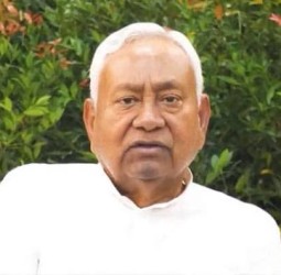 என் குடும்பத்துக்கு எதுவும் செய்ததில்லை; மக்களுக்காக உழைத்தேன்: இன்னும் ஒரு வாய்ப்பு தாருங்கள்-வாக்காளர்களுக்கு வீடியோ வெளியிட்ட நிதிஷ்குமார்