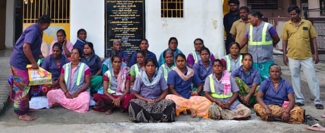 திமிரி பேரூராட்சி அலுவலகம் முன் தூய்மை பணியாளர்கள் நேற்று திடீரென போராட்டம்