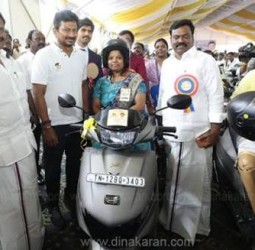 திருவள்ளூரில் 377 திட்டப்பணிகளை திறந்து வைத்து, புதிய திட்டப்பணிகளுக்கு அடிக்கல் நாட்டி, அரசு நலத்திட்ட உதவிகளை வழங்கினார் துணை முதலமைச்சர் -