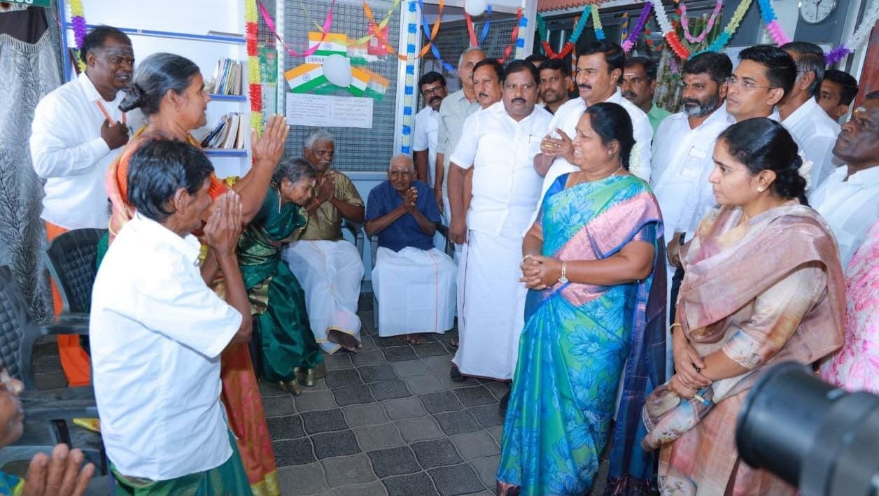 அன்புச்சோலை மையத்தினை அமைச்சர்கள் மு.பெ.சாமிநாதன்,கயல்விழி துவக்கி வைத்து, முதியவர்களுடன் உரையாடினர்