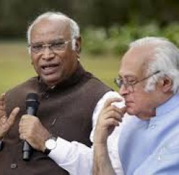 ஆர்எஸ்எஸ் அமைப்பை பிரதமர் மோடி தடை செய்ய வேண்டும்: மல்லிகார்ஜுன கார்கே