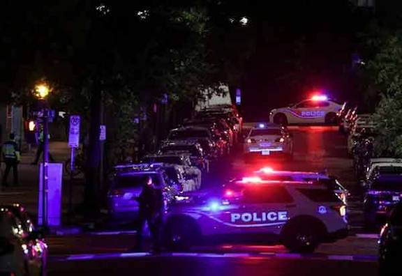 அமெரிக்காவில் வணிக நிறுவனத்தில் துப்பாக்கிச்சூடு: சக ஊழியர் 3 பேரை சுட்டுக்கொன்ற நபர்