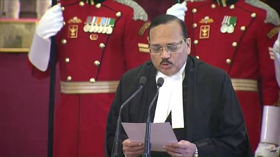 உச்ச நீதிமன்றத்தின் 53வது தலைமை நீதிபதியாக பதவியேற்றார் சூர்யகாந்த் ஜனாதிபதி திரவுபதி முர்மு பதவி பிரமாணம் செய்து வைத்தார்