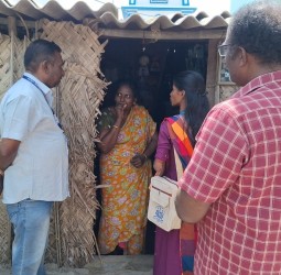 கடற்கரை கிராமத்தில் மத்திய கடல் மீன்வள ஆராய்ச்சி நிலைய பணியாளர்கள் வீடு வீடாக சென்று மீன்வள கணக்கெடுப்பு