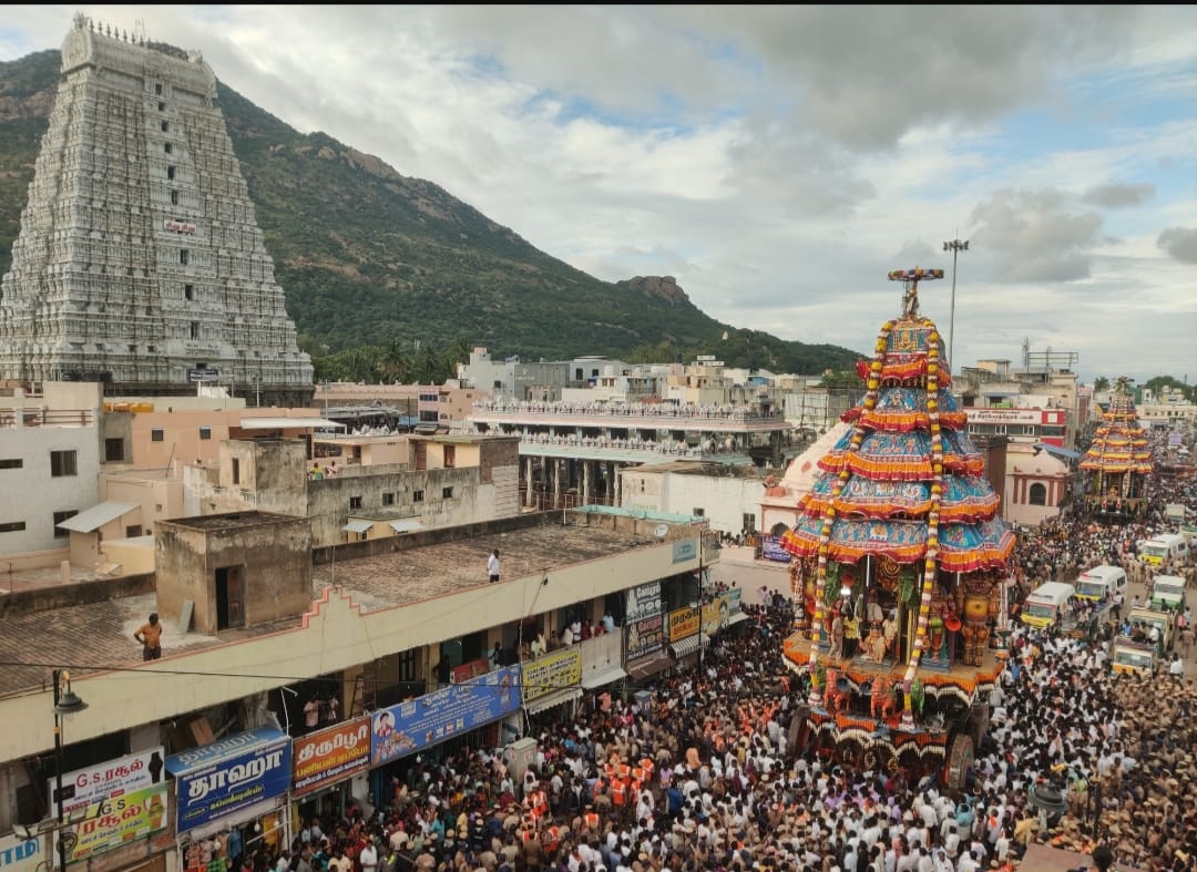 7ம் நாள் உற்சவசமான நேற்று மகா தேரோட்டம்