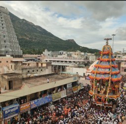 7ம் நாள் உற்சவசமான நேற்று மகா தேரோட்டம்