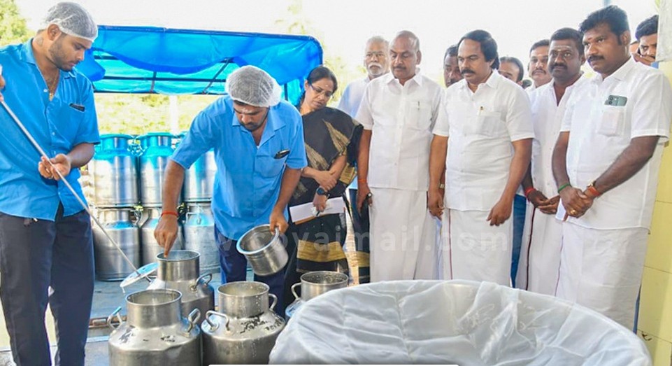 பால் உற்பத்தியாளர் கூட்டுறவு சங்கத்தில் அமைச்சர் மனோ தங்கராஜ் நேற்று ஆய்வு