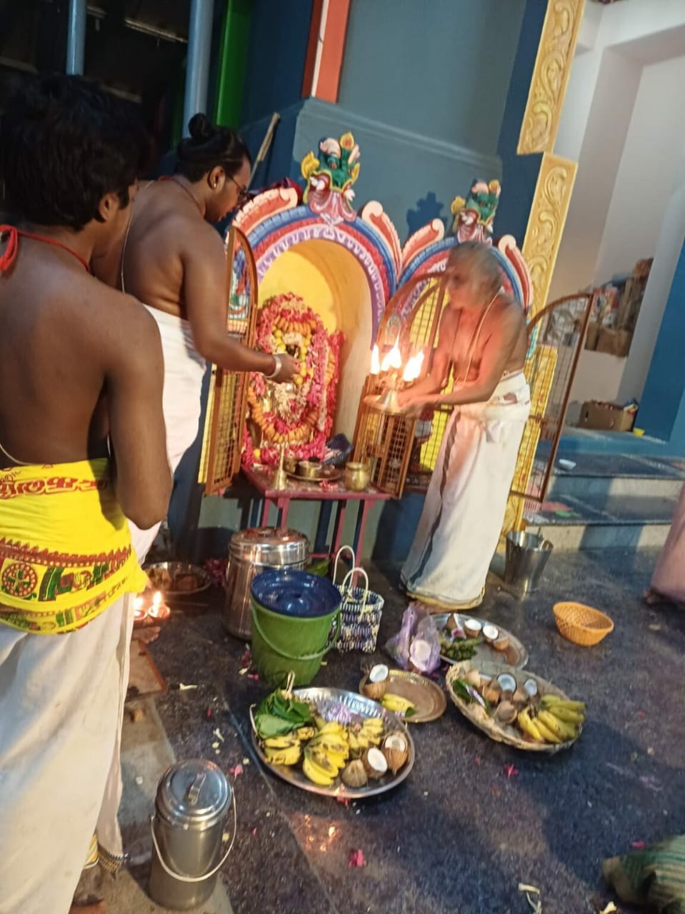 வலங்கைமானில் ஸ்ரீ கைலாசநாதர் கோவில், ஸ்ரீ வைத்தீஸ்வரன் கோவில்களில் தேய் பிறை அஷ்டமியை முன்னிட்டு காலபைரவர் சிறப்பு வழிபாடு