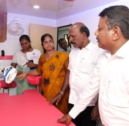 மகளிர் நலவாழ்விற்கான "நடமாடும் மருத்துவ சேவை வாகனம்"