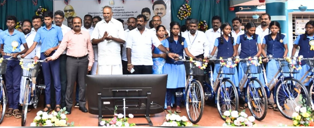 திருநெல்வேலியில் மாணவர்களுக்கு விலையில்லா மிதிவண்டி