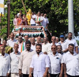 முன்னாள் பாரத பிரதமர் இந்திரா 108 வது பிறந்த நாளையொட்டி மாலை அணிவித்து மரியாதை