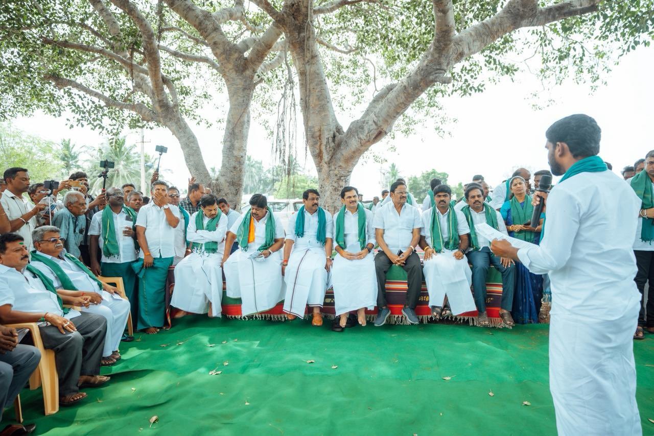 விவசாயிகள் மற்றும் விவசாய சங்க பிரதிநிதிகளை சந்தித்து பாஜக மாநிலத் தலைவர் நயினார்நாகேந்திரன் குறைகளை கேட்டறிந்தார்