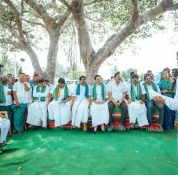 விவசாயிகள் மற்றும் விவசாய சங்க பிரதிநிதிகளை சந்தித்து பாஜக மாநிலத் தலைவர் நயினார்நாகேந்திரன் குறைகளை கேட்டறிந்தார்