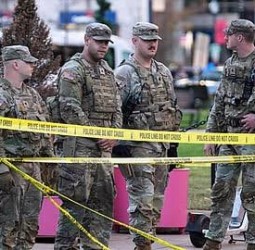 அமெரிக்காவில் வெள்ளை மாளிகை அருகே துப்பாக்கிச் சூட்டில் 2 வீரர்கள் படுகாயம்: ஆப்கன் நபர் கைது