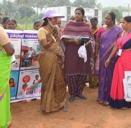 எஸ்ஐஆர் பணிகளை மதுரை கூடுதல் ஆட்சியர் வானதி, வட்டார வளர்ச்சி அலுவலர் பொற்செல்வி ஆய்வு