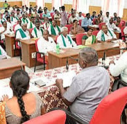 சிங்காரப்பேட்டை, புளியனூர் கடப்பாறை அணைக்கட்டுகள் கட்டும் பணி விரைவில் தொடங்கப்படும்: கலெக்டர் தினேஷ்குமார்