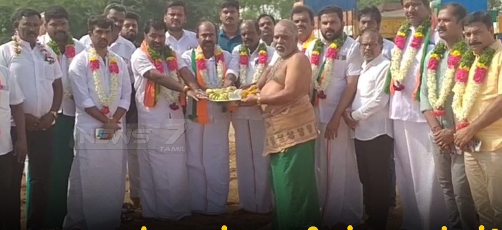 பாஜக தலைவர் நயினார்நாகேந்திரன் பங்கேற்கும் பொதுக்கூட்ட மேடைக் கான பூமி பூஜை