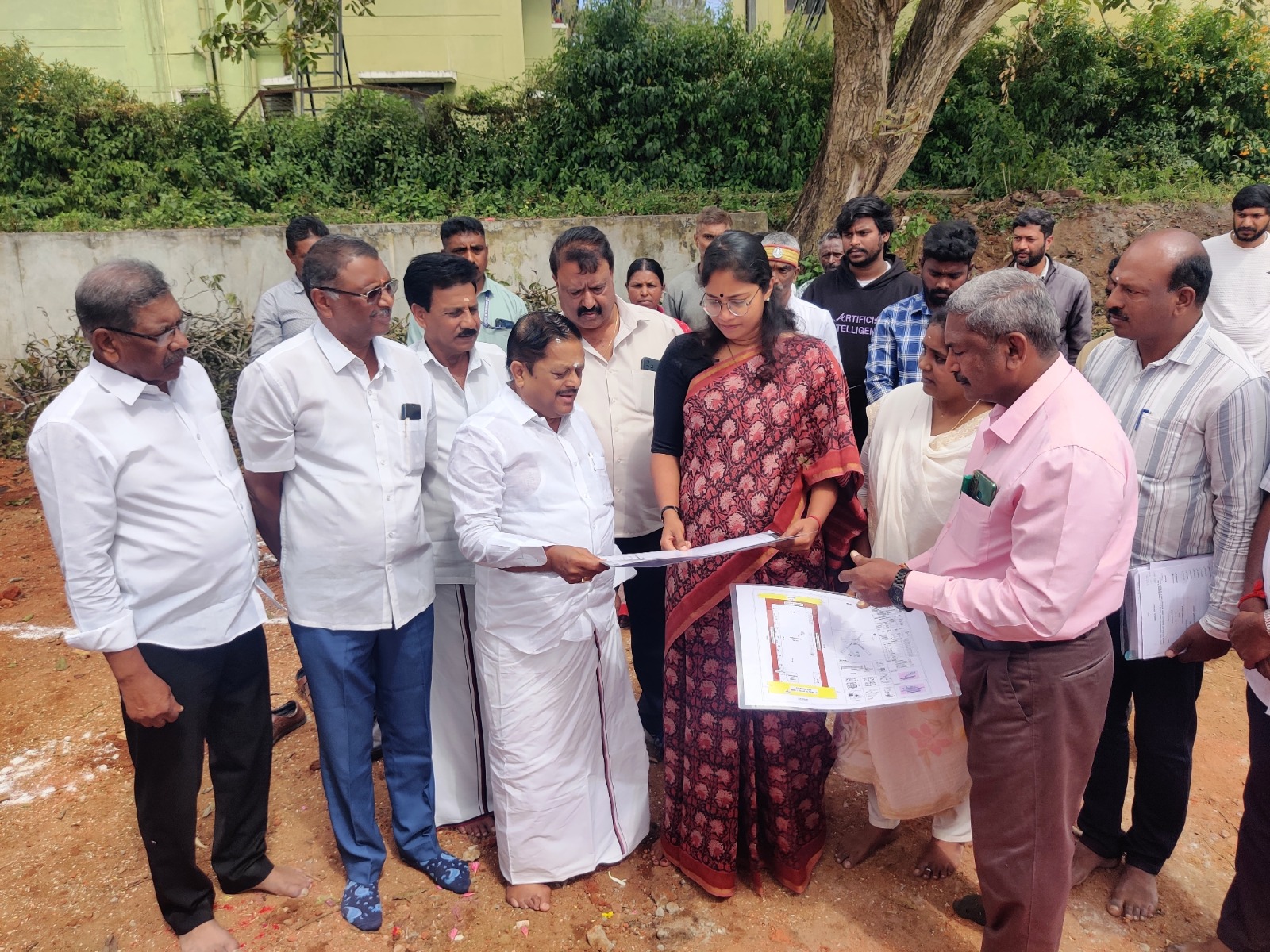 தோழி விடுதி கட்டிடம் கட்டும் பணி