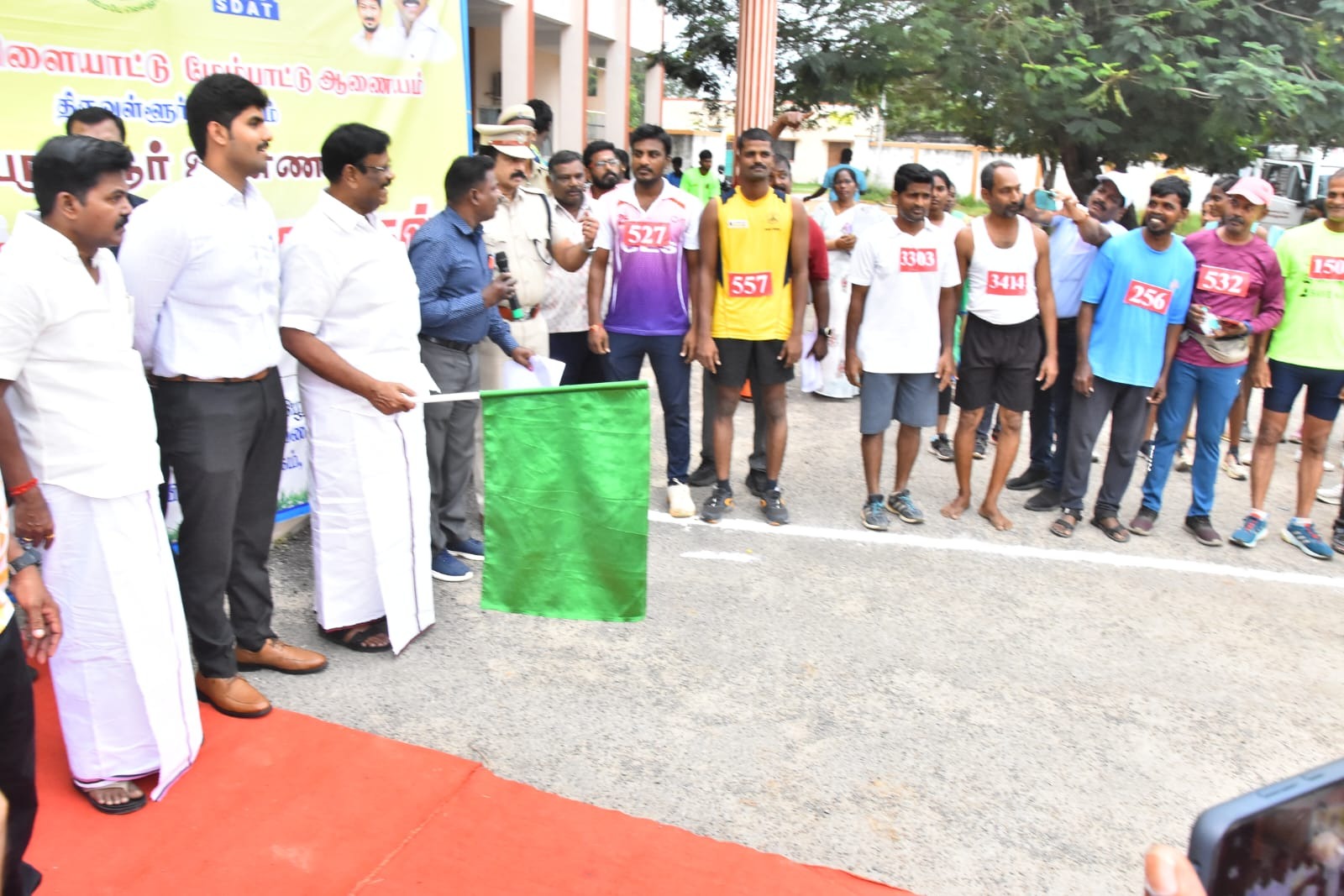 திருவள்ளூர் மாவட்ட விளையாட்டு திடலில் அறிஞர் அண்ணா மராத்தான் போட்டி