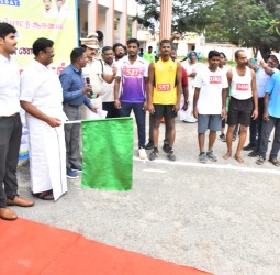 திருவள்ளூர் மாவட்ட விளையாட்டு திடலில் அறிஞர் அண்ணா மராத்தான் போட்டி