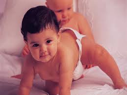 மழலைகளின் குறும்பு