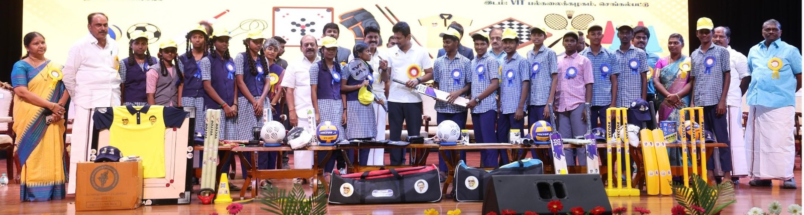 நகர்ப்புற உள்ளாட்சி அமைப்புகளுக்கு கலைஞர் விளையாட்டு உபகரணங்கள் தொகுப்பு வழங்கும் திட்டம்