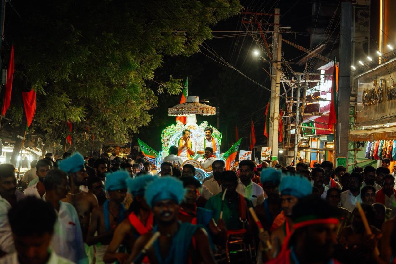 விருதுநகரில் நடந்த பாஜக கூட்டத்துக்கு வந்த மாநிலத் தலைவர் நயினார் நாகேந்திரனுக்கு உற்சாக வரவேற்பு