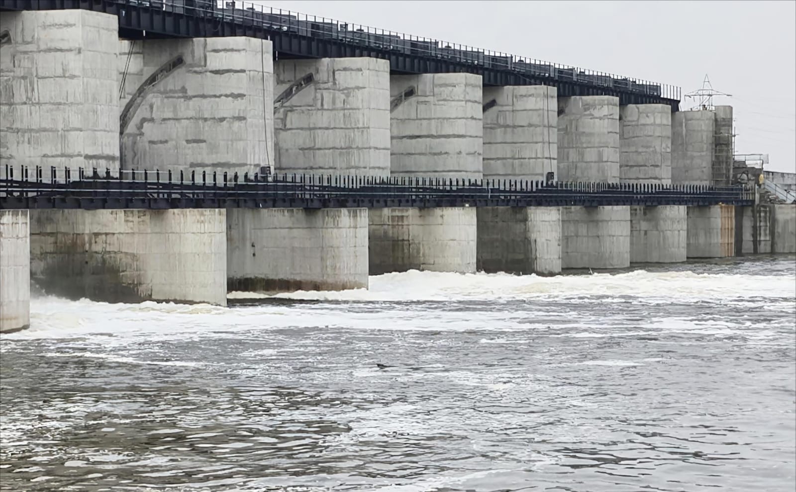 செங்கல்பட்டு மாவட்டத்தில் பெரிய ஏரியான மதுராந்தகம் ஏரியின் முழு கொள்ளளவான 25 அடியில் தற்போது 23 அடி தண்ணீர் நிரம்பியுள்ளது