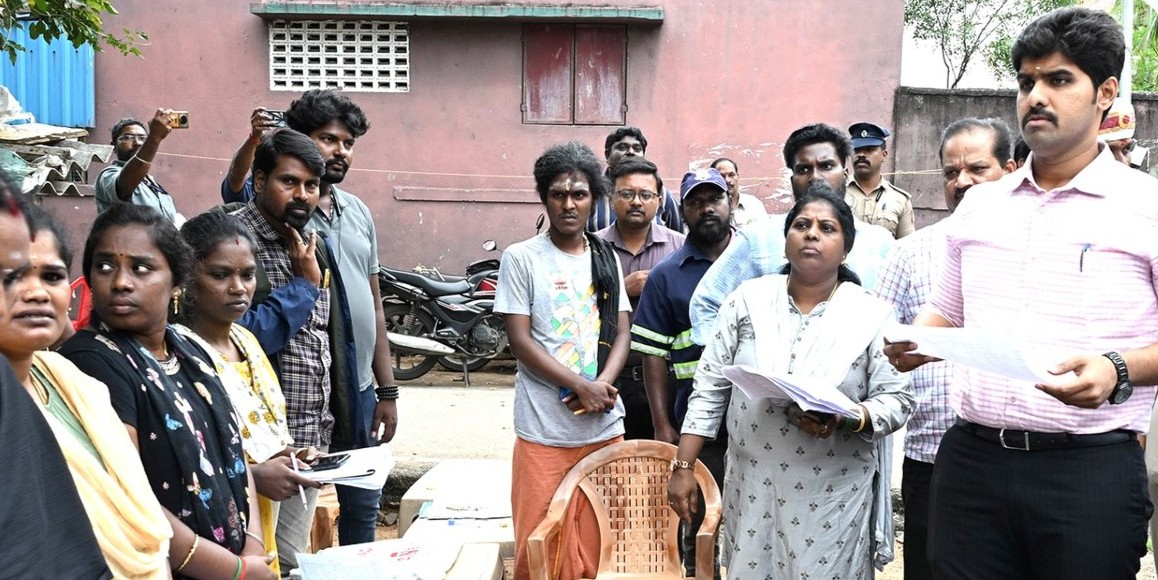 வாக்காளர் திருத்த பட்டியல் பணிகளை கலெக்டர் பிரதாப் பார்வை